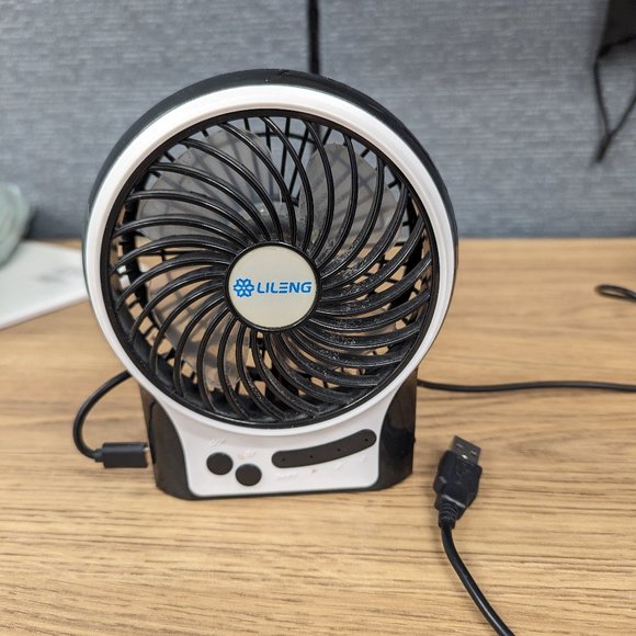 Mini USB Desk Fan - Picture 1 of 4